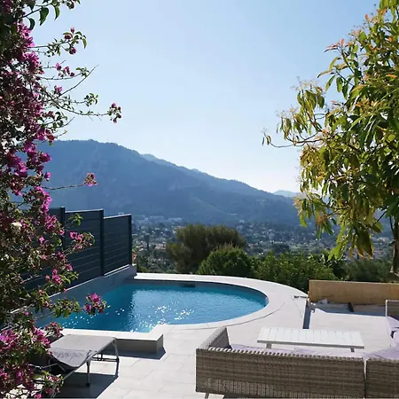Avec Sublime Vue, 4 *