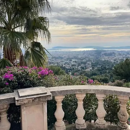 Avec Sublime Vue, 4 * Toulon
